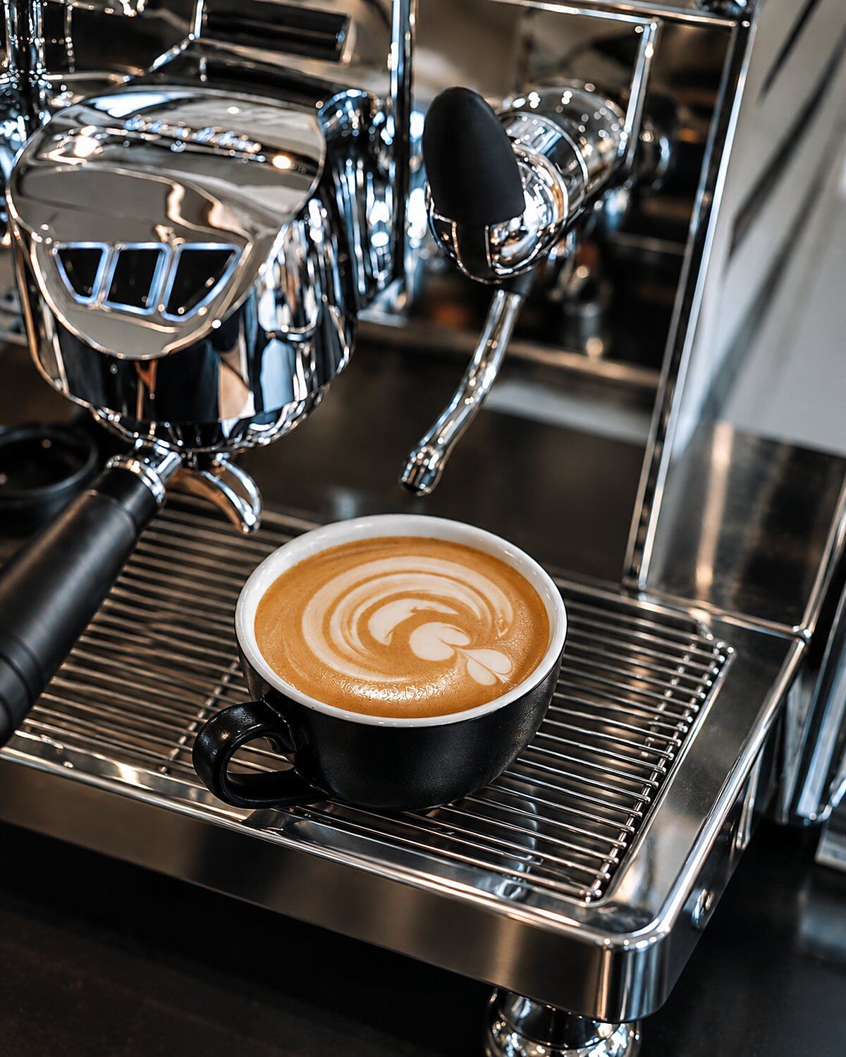 Espresso machine pouring a fresh shot